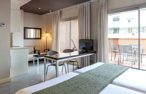 Suites Viena Plaza de España - Photo 52