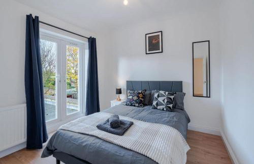 Cosy 3BR House by D3 Short Stay, Sleeps 8, Free on-site Parking & Garden - Foto 3