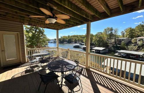 Lake It Easy - Waterfront Getaway with 7 Bedrooms - Foto 27