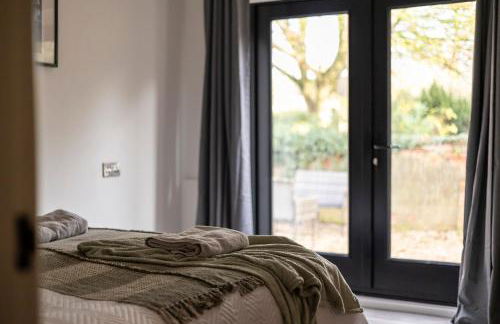 Stunning 5-bed Barn Conversion in Newark-on-Trent by Renzo, Beautiful Surroundings, Sleeps 10! - Foto 18