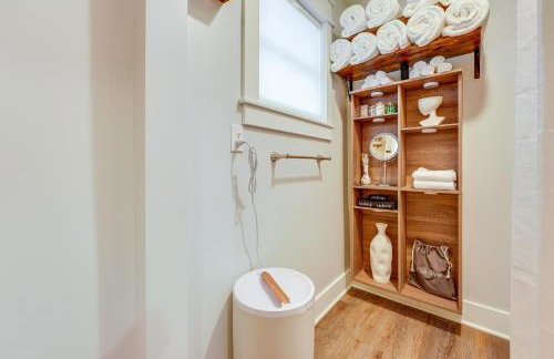 Serene and Updated Escape 1 Mi to Heritage Landing - Foto 15