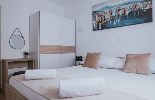 Poolside Hideout Apartments - Photo 6