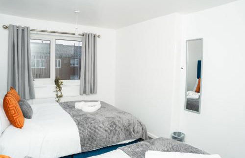 Stylish 3 bed house with free parking - Foto 17