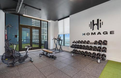 Downtown Condo with Den and Pool Access - Foto 65