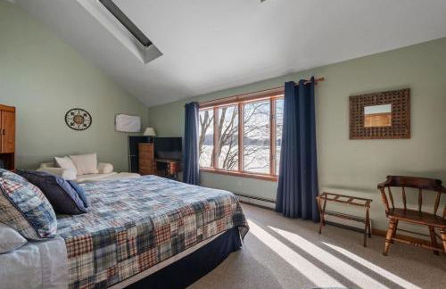 Spacious Waterfront Retreat on Merrymeeting Lake - Photo 24