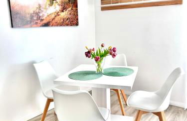 Prime Host Balcony Apartment - Photo 7