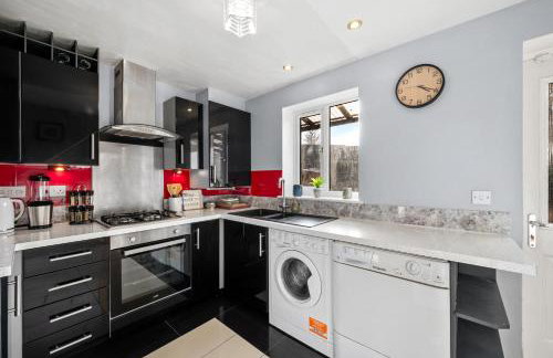 Stylish 3BR Home - Sleeps 7 - 15 Min to City Centre, Parking Garden & Fast Wi-Fi - Foto 33