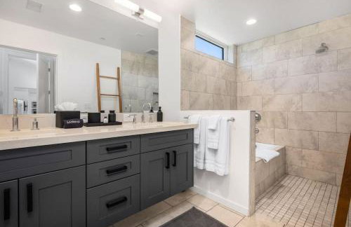 Year-Round Heated Pool - Hot Tub - Fire Pit - Lawn - Foto 27