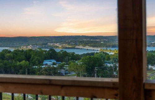 A Birds Eye Bridge View - 5 BDR with Private Hot Tub - Foto 10