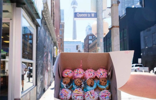 Toronto's Kensington Market Donut Tour - Foto 7