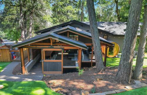 Family-Friendly Luxe Home with Sauna - mins to UO - Foto 1