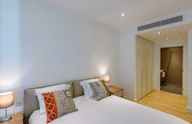 Luxury Modern Apartment With Exceptional Views! Hosted by Sweetstay - Photo 4