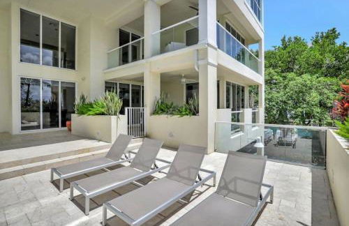 Coastal Condo Deerfield Beach Retreat 3 bed 2 bath - Photo 15