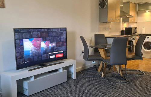 Large 2 bed flat in Bolton - Photo 3