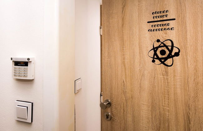 School Apartment by metro stop Vyšehrad - Foto 2