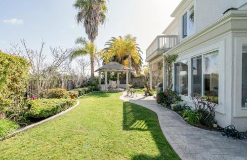 Luxe Family Villa ,116 inch Theater, Yard , Near Beaches - Photo 15