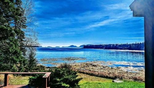 Charming Waterfront Sea Cottage with Private Beach near Bar Harbor, Hancock Maine - Foto 5