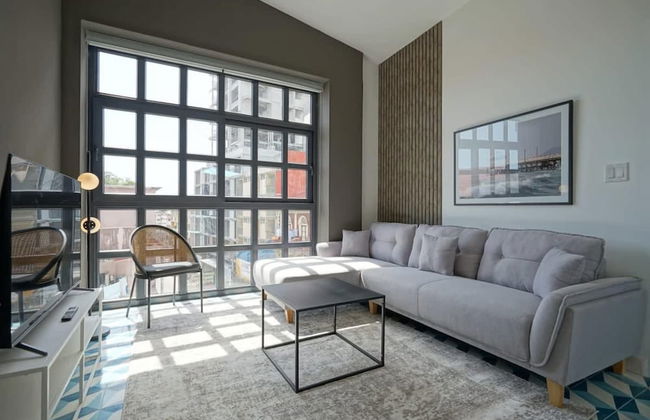 w Modern 1BR in Santa Ana - Photo 1