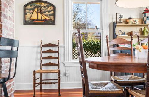 Historic Home and Cottage with Seaport View - Foto 20