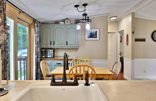 The Bomoseen Bungalow - Vermont Lake House Close to Ski Resorts! Private dock, ski rental ticket deals - Foto 13