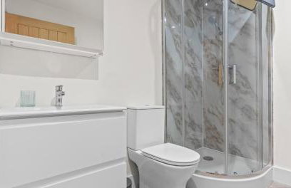 2BR Apartment with Sofa bed I Prime Town Centre Location I Gold St D-Lux, Modern Amenities, Walk to Train, Bus Stations, Shops & Cafés I Leisure and Business Stays Welcome - Foto 7