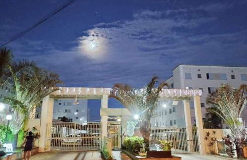 Apto perto do Hotel Premium com garagem, 3 camas, 2 quartos, portaria 24h - Foto 1