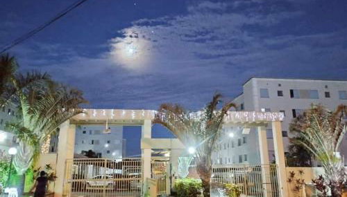 Apto perto do Hotel Premium com garagem, 3 camas, 2 quartos, portaria 24h - Foto 1