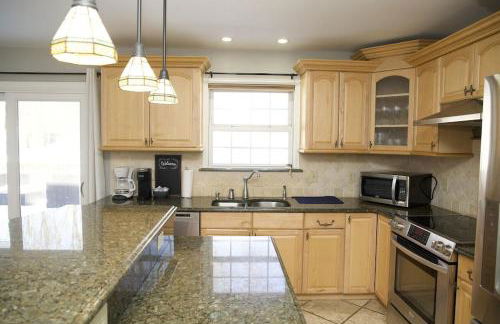 AMAZING Home with PRIVATE POOL, GAME ROOM & FIRE PIT! - Foto 28