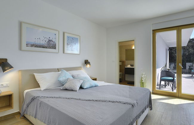 Beautiful Villa by the sea - Photo 4