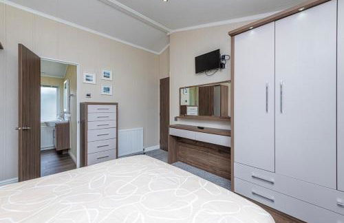 Stables 30, 3 Bed Luxury Lodge at Hafan y Mor - Foto 28