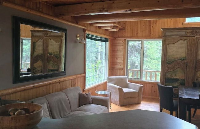 Rustic Beaverfoot Lodge Executive Cabin - Photo 12