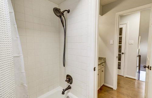 Dog-Friendly Cypress Vacation Rental with Lanai! - Foto 29