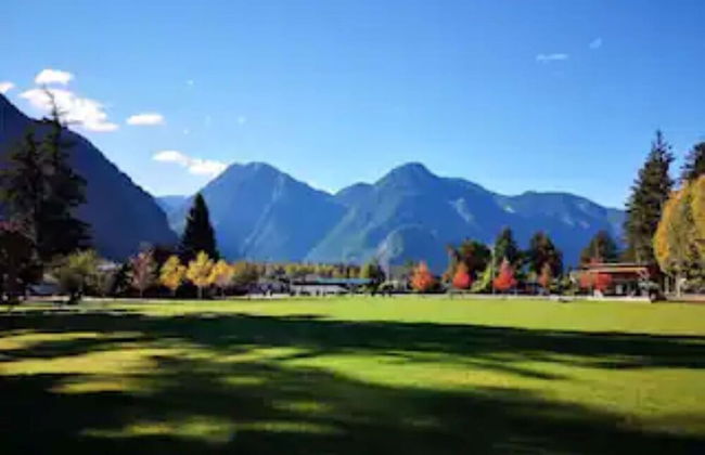 Charming 1BR Lakeside - Photo 46