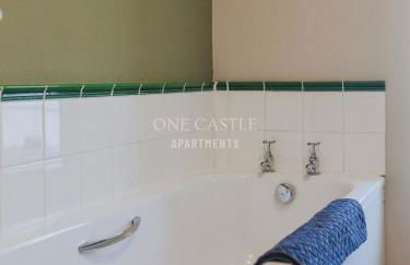 Exclusive Deals l Last-Minute Specials l Free Parking I Short term Booking l Garden I Sleeps Up to 6 l 3 Bed & 2 Bath I One Castle Apartments Short-lets and Serviced Accommodation - Photo 38