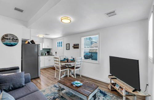 Perfect 2BR Hideaway Just 35 Blocks to Beach & Boards Fire Pit, Grill, Relax - Foto 5