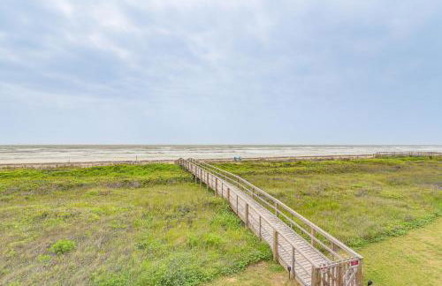2 Decks, Patio and Views Beachfront Texas Retreat - Photo 36
