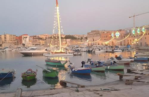 Quo Vadis Yacht in Bisceglie Harbor - Foto 26