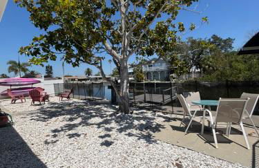 Gorgeous Seaside Seashell Cottage! - Photo 6