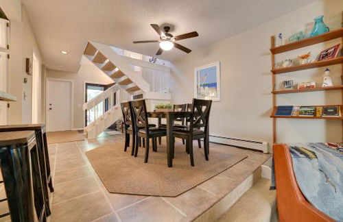 Harbor Springs Condo with Fireplace Near Skiing! - Foto 8