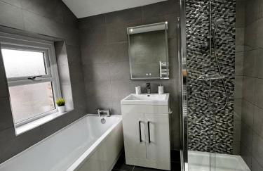 Cosy Central Buxton Terraced House - Photo 12