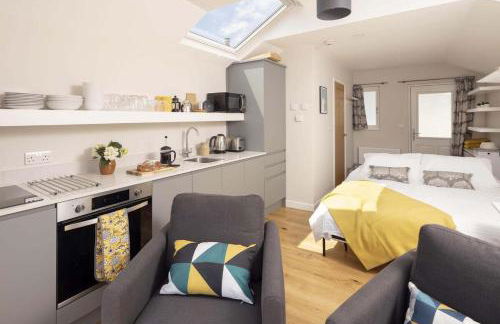 Stylish Boatshed with Sea Views Private Parking - Foto 8