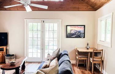 The Nest Serene Sanctuary w Hot Tub Fireplace Grill Hammock Outdoor Fire Feature Fully Fenced Yard AC Pets Ok - Foto 8