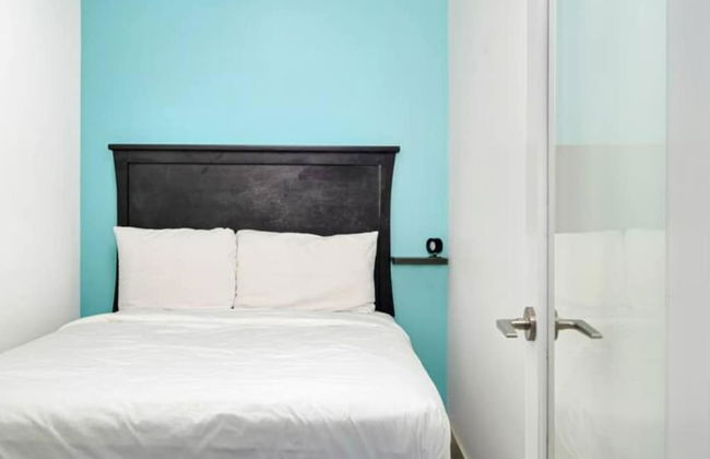 Lakeview Splendor 7BR Penthouse Bliss - Photo 5