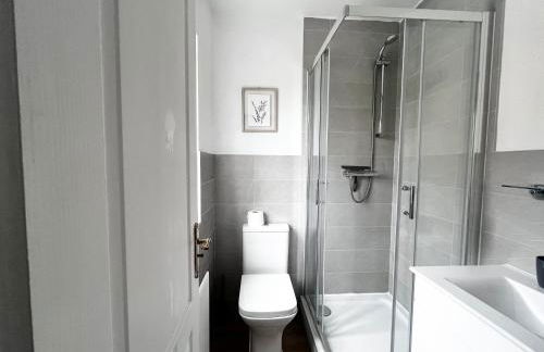 Spacious 4-Bedroom Home Canterbury with Free Parking - Foto 19