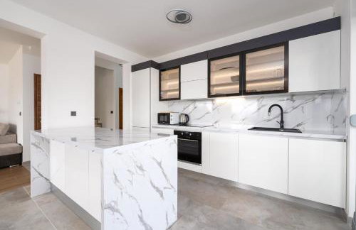 Villa Rosemary -semi-detached villa with a pool and a panoramic view, close to a sandy beach - by TRAVELER tourist agency Krk - Foto 22