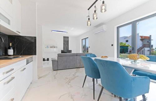 Strelitzia apartment Split with jacuzzi - Photo 32