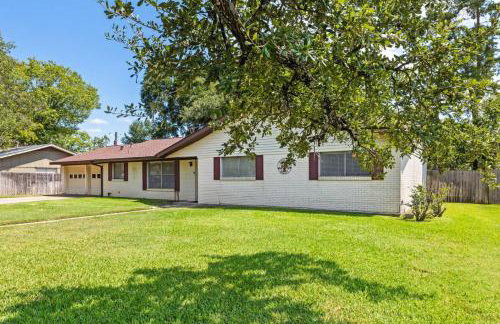 Pet-Friendly Aggie Village - Fire Pit Games and walk to Texas AnM - Foto 44