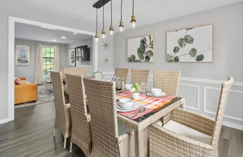 NEW! Large 3-story townhome Private, Self checkin, Pet Friendly! - Foto 18