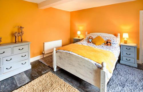 Finest Retreats - Islip Mill House - Beautiful Riverside Home - Photo 24