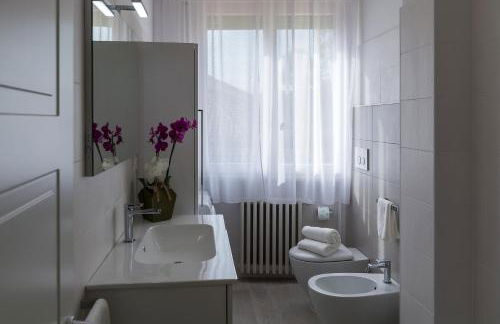 St. Vitale’s Basilic view elegant apartment - Photo 36